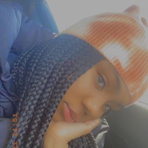 Meet your Posher, Tiona